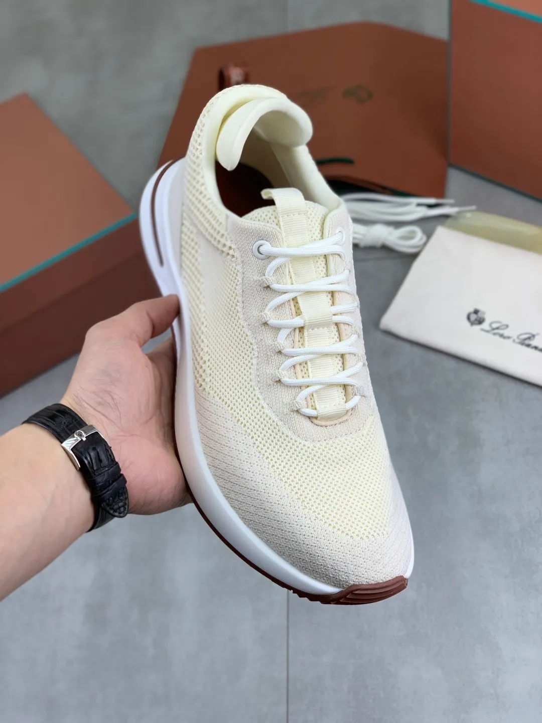 Men's men's shoes 💰P542 New style 💰High quality The latest casual shoes Loro Piana 💯Top grade💯Buy the original copy💯 Founded the existing Loro Piana company on April 24, 1924. The family has been operating for the sixth generation, providing top quality products to customers who are discerning in taste and quality. Imported original fly woven fabrics with cowhide fabric, plain calfskin lining, hand-stitched threads with cowhide feet, original packaging, high-end outsole, size: 38-46, multiple colors available, complete package